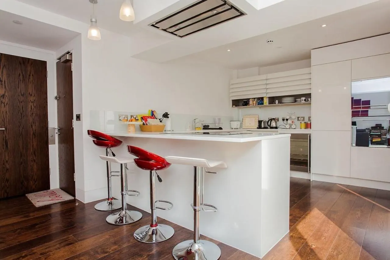 Beautiful Newly Renovated 2 Bed Apartment In Bank London 0*,