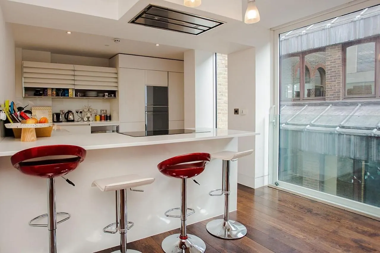 Beautiful Newly Renovated 2 Bed Apartment In Bank London